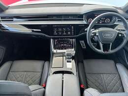 Audiのインテリアはエクステリア同様、優れたデザイン性とクオリティ、そして機能性を兼ね備えております。