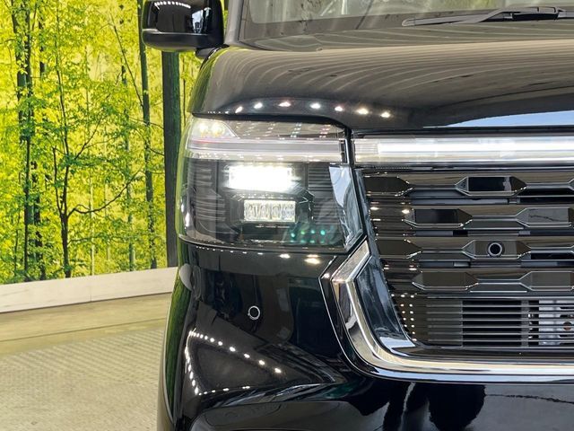【LEDヘッドライト】悪天候や夜間走行時も良好な視界を確保し安心して運転できる高輝度LEDヘッドライトを装備！点灯速度が早く、消費電力も抑えられています。