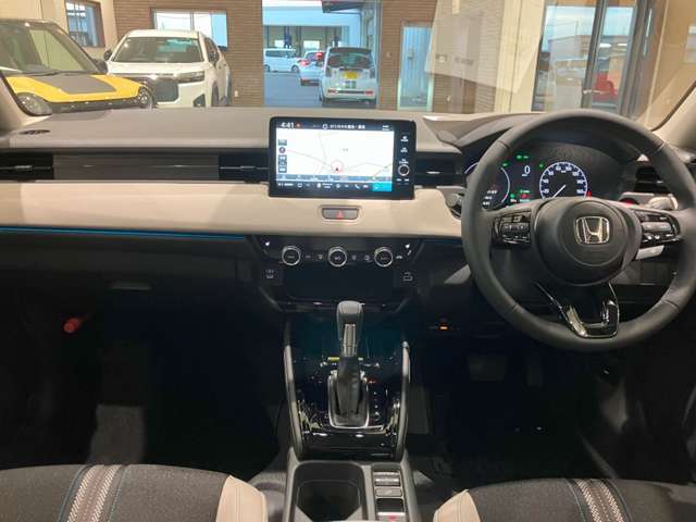 後部座席から見たときの画像です。視界も確保されているので見やすくなっております