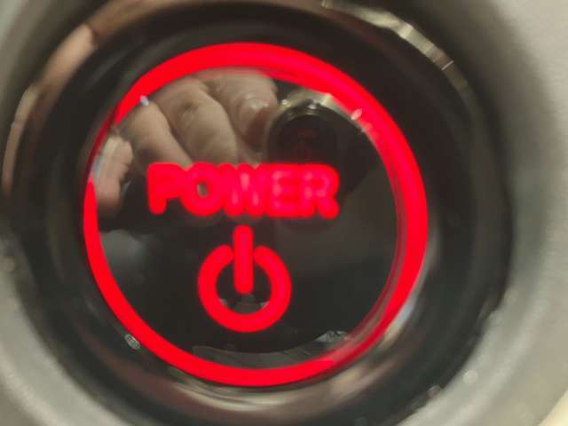 ボタンを押すだけでエンジンがかかるプッシュエンジンスタートとなっております！