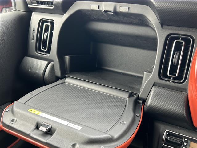 【グローブボックス】車検証ケースや、日頃使う小物類の収納に便利ですね！◆ご来店予約受付中！無料の来店予約は【来店予約をする】ボタンから！◆