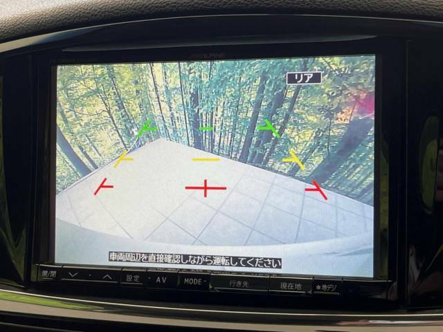 【バックカメラ】駐車時に後方がリアルタイム映像で確認できます。大型商業施設や立体駐車場での駐車時や、夜間のバック時に大活躍！運転スキルに関わらず、今や必須となった装備のひとつです！