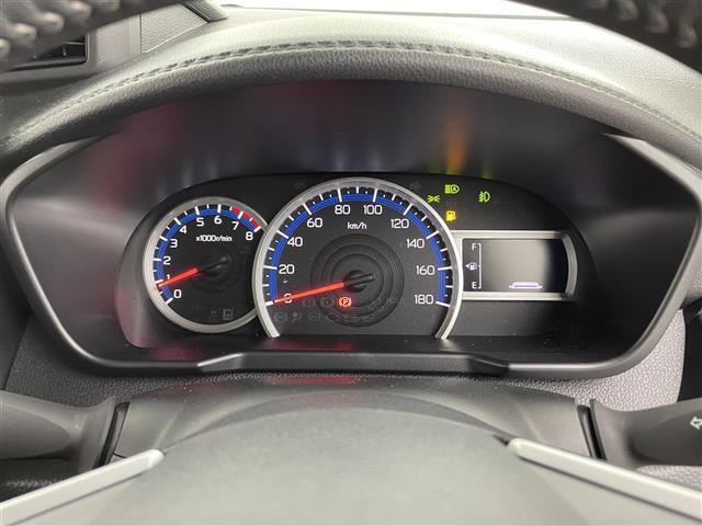 【スピードメーター】メーターがシンプルで見やすく運転しやすいですね！