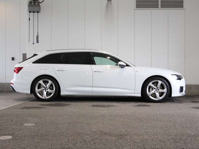 ドイツ本国Audi AGが認定する資格を有するメカニックが納車前の点検からアフターサービス迄サポート致します。