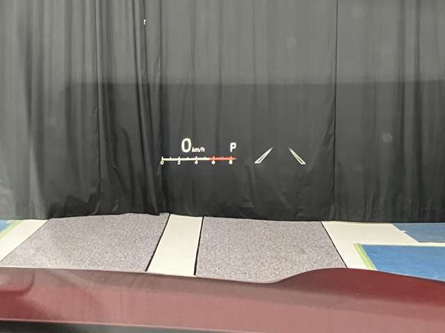 ヘッドアップディスプレイがあれば、大きく視線を動かさなくても速度が分かります！スピードの出し過ぎにも気付けそうですね♪