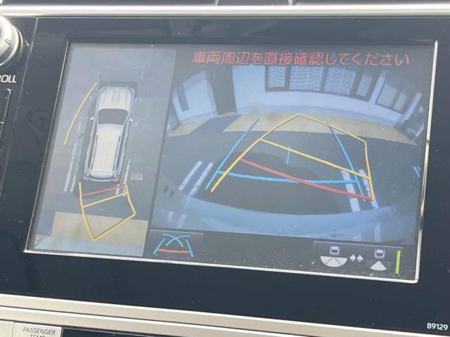 【マルチテレインモニター】車のフロントやサイドのカメラ画像を同時にモニター表示することで、悪路や狭い道を走行時でも周囲の状況確認ができ安心！本格SUVにうれしい装備です♪