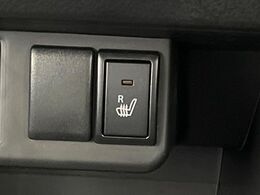 【シートヒーター】寒い日に重宝するシートヒーター！エアコンより早く温まってくれるので寒がりの人も安心ですね♪エアコンの温風は乾燥するから苦手、という方にもをおすすめです。