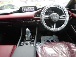 ブレーキサポート・車線逸脱警報・レーダークルーズ・BSM・コーナーセンサー・ステアリング＆シートヒーター・赤革パワーシート・ドラレコ