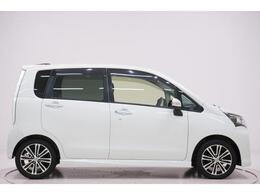 県内13店舗にて常時500台以上ダイハツ車を展示中です。見て、触って、納得のいく一台をぜひ見つけてください。