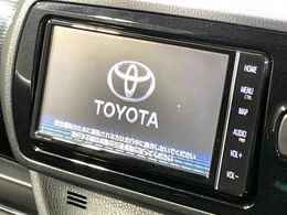 【純正ナビ】人気の純正ナビを装備しております。ナビの使いやすさはもちろん、オーディオ機能も充実！キャンプや旅行はもちろん、通勤や買い物など普段のドライブも楽しくなるはず♪