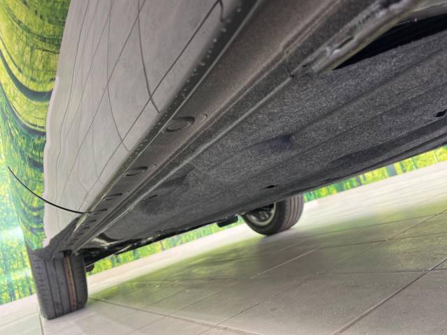 お車を安心してお乗りいただく為には、足回りの定期点検が欠かせません。サービスサポート（有償保証）では無料点検もご提供しており、安心のカーライフをお過ごしいただけるサポート体制が整っています。