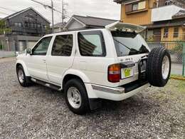 背面タイヤ付き、アルミホイールは5本とも同じ物が付いており、カッコよくキマッてます♪