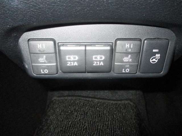 寒い冬でも安心シートヒーター装備しています♪エアコンよりも温まる時間が短く、個別で使用できます！