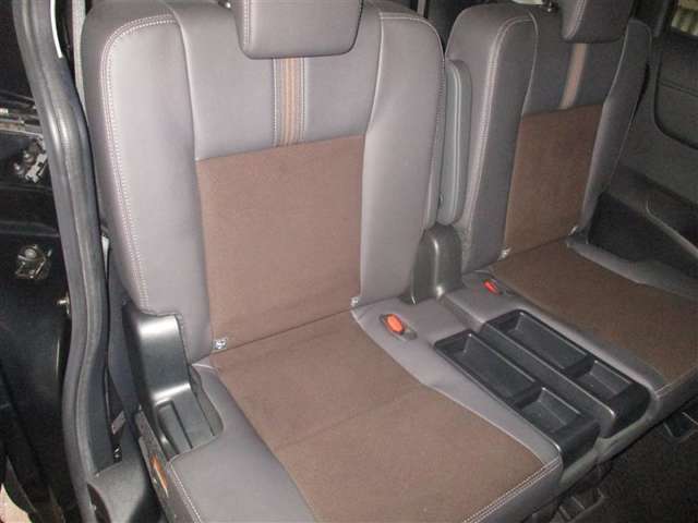 内外装を丸ごと本格洗浄するまるまるクリンを実施しています♪車内の洗浄や消臭、ボディの磨きやエンジンルーム洗浄、ホイール洗浄などの作業を丁寧にしています！