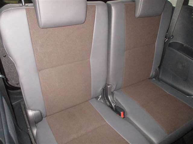 家族の方に大人気のワゴン車入荷しました。荷物をたっぷり載せて広々ドライビング♪夏でも冬でも、アウトドアやショッピングを思い切り楽しみましょう！