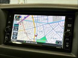【純正コネクトナビ】フルセグテレビやブルートゥース接続、DVD再生やスマートフォン連携（アップルカープレイ）など多彩な機能を併せ持っており、インパネ周りがすっきりしてますね！