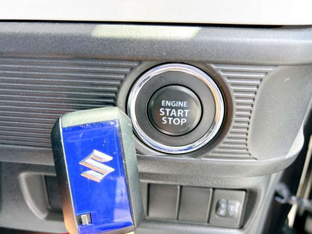【スマートキー＆プッシュスタートシステム】カバンやポケットに入れたままドアの開閉ができ、ワンタッチで楽々エンジンをかけられます♪