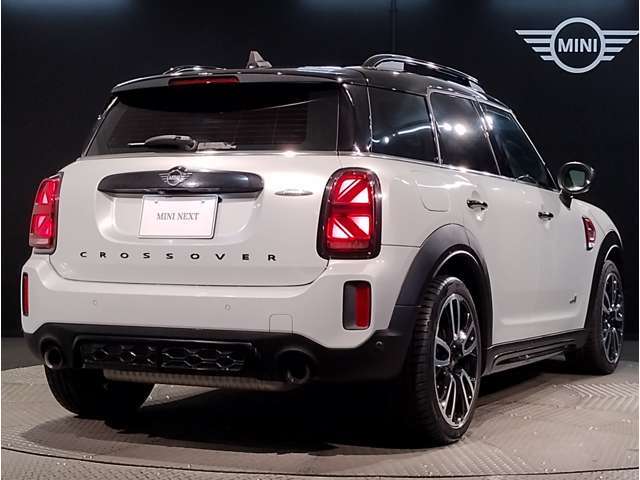 トランクルームにはカバーが付いており。目隠しや盗難防止などの効果が御座います。