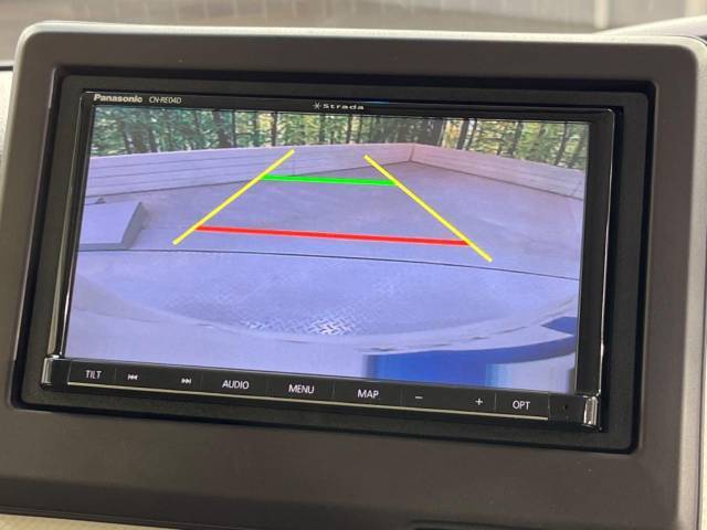 【バックカメラ】駐車時に後方がリアルタイム映像で確認できます。大型商業施設や立体駐車場での駐車時や、夜間のバック時に大活躍！運転スキルに関わらず、今や必須となった装備のひとつです！