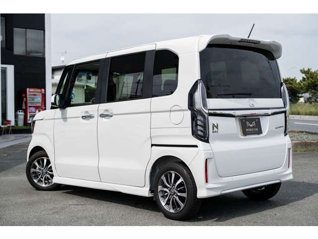長く乗って頂けるお車をお選びいただく為に誠心誠意お手伝いいたします！気持ちいい車内を造る為きれいに磨き上げました。清潔感溢れる車内になっています。