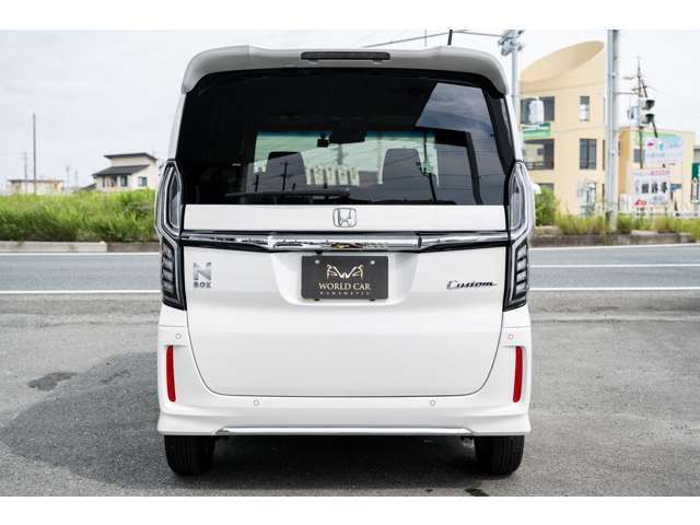 WORLD CAR HAMAMATSUではお客様が納車後も点検、オイル交換などご来店しやすい環境づくりを重視いたしております。再来店の頻度が高いことが弊社とお客様との信頼感を深めると考えております。