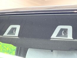 【スズキ　セーフティサポート】走行中に前方の車両等を認識し、衝突しそうな時は警報とブレーキで衝突回避と被害軽減をアシスト。より安全にドライブをお楽しみいただけます。