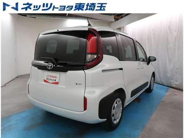 【リヤ】後方にも誤発進防止機能が付いていますので万が一の踏み間違え時でも安心です。