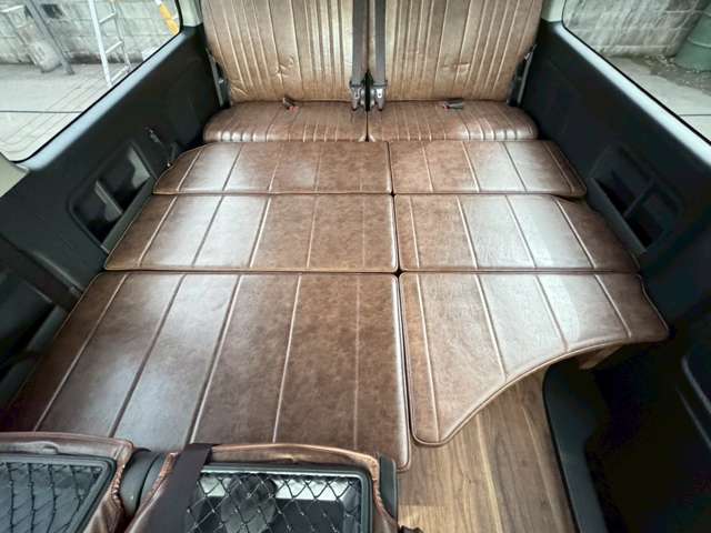 ベッドサイズ180cm×170cm　大人3名の就寝が可能！！