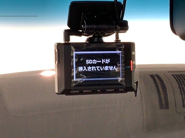 万が一の事故のときもドライブレコーダーがあると安心です。ご利用になる場合は個人情報保護の観点より新品の対応SDカードをお求め下さい。