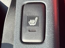 快適装備のシートヒーター付き。エアコンって前面しか当たらずに背中は冷え冷えなんて事もありますよね。快適に調整できますよ。