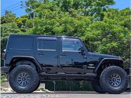 オフロードを存分に楽しめる本格4X4『JKラングラーSAHARA』です☆