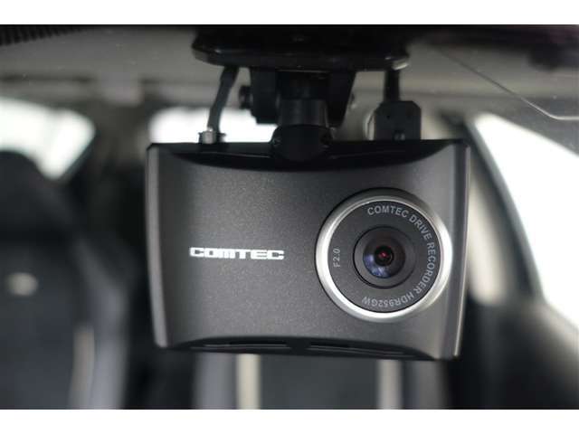 【ドライブレコーダー】現代社会の必需アイテム。あなたの安全をしっかり監視し、録画してくれます。万が一のトラブルに巻き込まれても、このアイテムがあれば、あなたを守ってくれますよ！