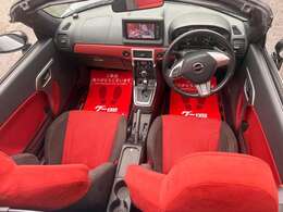 OPのレッドインテリアパックです♪　状態良好の内装で綺麗に乗られています。