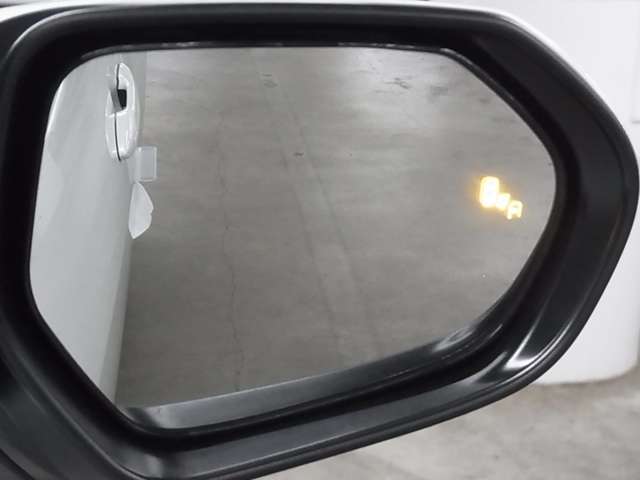 当社の展示車は全車両に”社団法人自動車公正取引協議会”の車両状態説明書を掲示しております。修復歴の有無は勿論、ドア等の外板の交換歴の有無までも表示☆口頭説明では無く書面にてお渡ししております♪