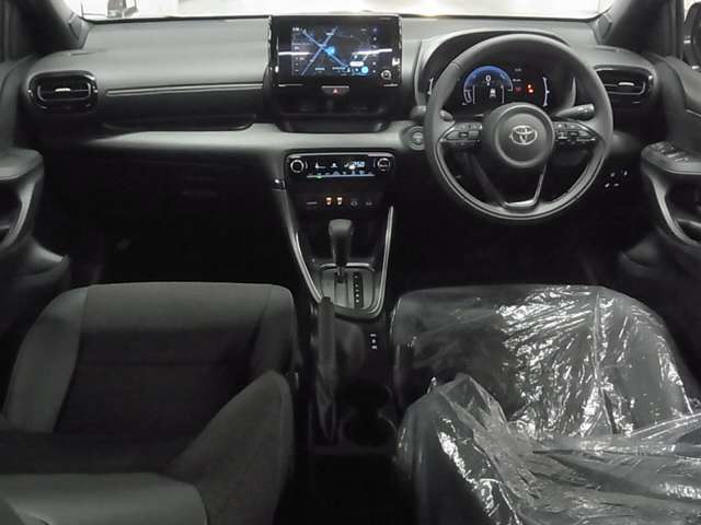 業者によるルームクリーニング実施☆室内の細かい所からエンジンルームまでキレイになった状態でお渡し致します♪