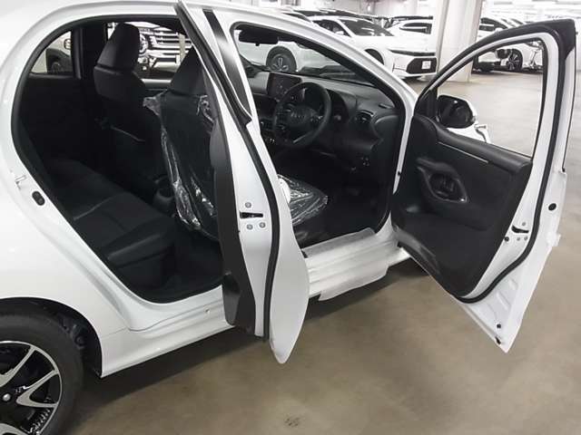 ご納車前のボディガラスコーティングも専門の業者が常駐しておりクオリティの高いコーティングを低価格にてご提供しております♪