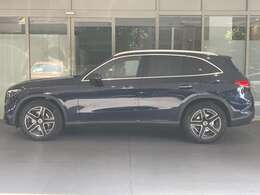 こちらの車両は「メルセデス・ベンツあざみ野」にて展示中でございます。営業時間は10：00～18：00、年末年始・毎週水曜日が定休日となります。お問合せはフリーダイヤルもしくは045-904-1484までご連絡ください。