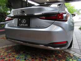 『心を揺さぶる エモーショナルなセダン』：乗る人も、街で目にする人にも、感動してもらえる美しいスタイリングを描く。セダンとしての居住性を決して失うことなく、目を奪うような美しいデザインを目指しました。