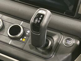 ◆電子制御エアサスペンション『電子制御エアサスペンションを装備しています。乗り降りの際に自動でアクセスモードに変更されます。乗り降りの利便性の高さは勿論、走行中の乗り心地の良さも是非ご体感ください。』