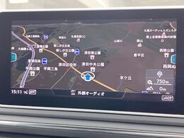 ●純正ナビ:一体感のあるナビは、高級感ある車内を演出してくれます。Bluetooth再生などオーディオ機能も充実しておりますので、運転もより楽しめます♪