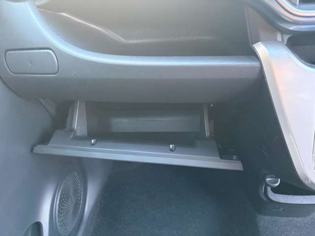 小物入れ等の収納が多いです★嬉しい装備ですよね♪