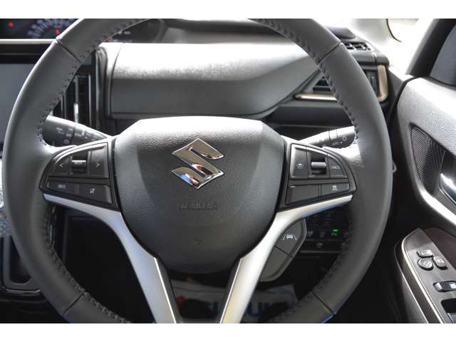 ステアリングスイッチは、ナビのオーディオと連携しています！アダプティブクルーズコントロール（全車速追従機能・停止保持機能付）付き♪お問い合わせは079-280-1118、カーズカフェ　カーベル姫路東