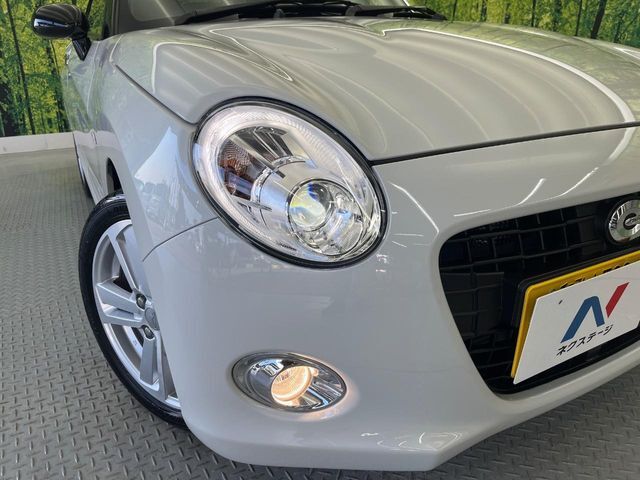 【LEDヘッドライト】悪天候や夜間走行時も良好な視界を確保し安心して運転できる高輝度LEDヘッドライトを装備！点灯速度が早く、消費電力も抑えられています。