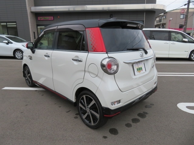 テールランプも各メーカーがそれぞれに凝ったデザインをしてるにゃん！
