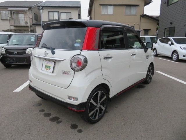 セベラルオートは指定工場をしっかりと完備してるにゃん！オイル交換から車検まで何でもおまかせ！ご納車前の整備は資格を持ったメカニックが頑張ってるにゃん☆