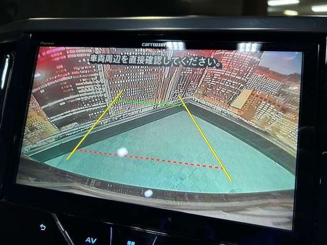 【バックカメラ】運転席から画面上で安全確認ができます。駐車が苦手な方にもオススメな便利機能です。