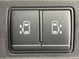 【両側パワースライドドア】スマートキーや運転席のスイッチで後席両側スライドドアの開閉が可能♪電動だから力を入れてドアを開ける必要が無く、小さなお子様でも簡単に開け閉めでき快適です♪