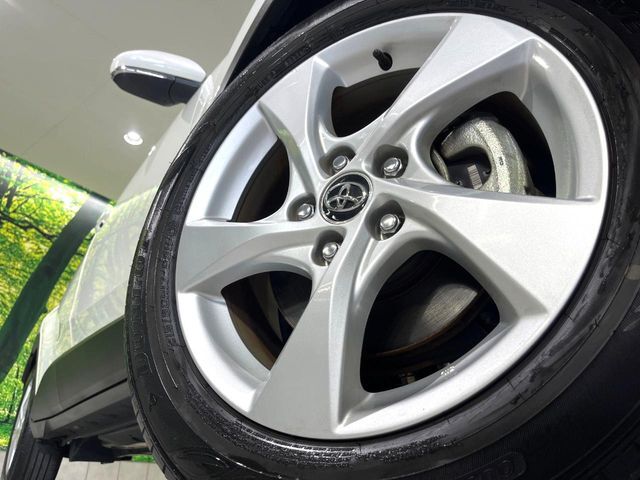 【純正17インチアルミホイール】外観にマッチした純正アルミホイールを装着しております。各種社外アルミホイールや、スタッドレスタイヤも取扱いしております。是非ご相談ください♪