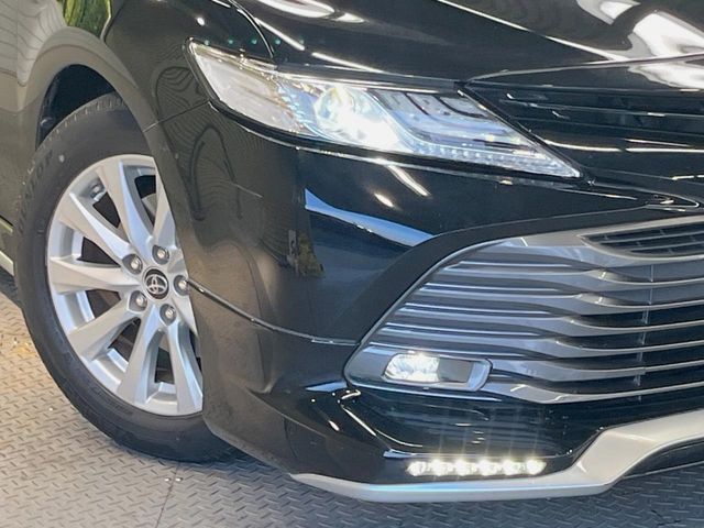 【LEDヘッドライト】悪天候や夜間走行時も良好な視界を確保し安心して運転できる高輝度LEDヘッドライトを装備！点灯速度が早く、消費電力も抑えられています。