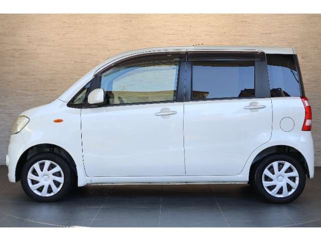 当社の優秀なスタッフがしっかり点検整備をさせていただいてからご納車いたします！さらに！エンジンオイル、エレメント・ミッションオイル・ワイパーゴムを新品交換になります！これで安心して乗って頂けます！